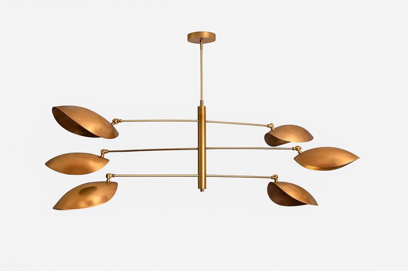Elegant taklampa i mässing – ljuskrona med 6 ljuskällor och böjd skärm | Modern Sputnik-lampa med linjär armatur | Pendel med dubbel glasskärm bild 4