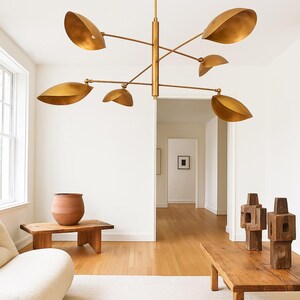 Elegant taklampa i mässing – ljuskrona med 6 ljuskällor och böjd skärm | Modern Sputnik-lampa med linjär armatur | Pendel med dubbel glasskärm bild 10