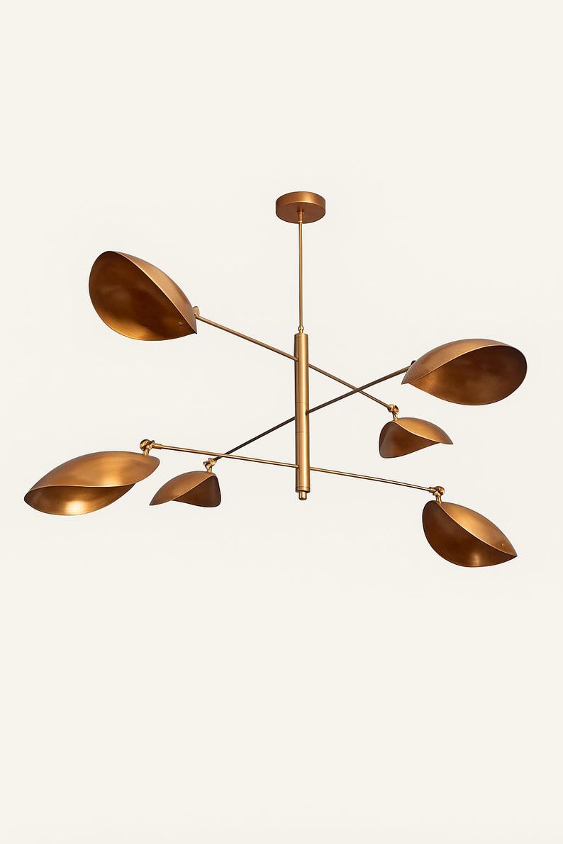 Elegant taklampa i mässing – ljuskrona med 6 ljuskällor och böjd skärm | Modern Sputnik-lampa med linjär armatur | Pendel med dubbel glasskärm bild 5