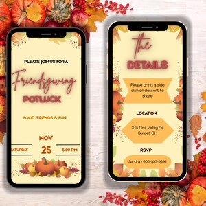 Op de afbeelding: Twee smartphones met een Friendsgiving-uitnodiging. De linkertelefoon toont details van "Friendsgiving Potluck", datum en tijd. De rechtertelefoon toont evenementdetails, inclusief locatie en RSVP-informatie. Pompoenen, appels en herfstbladeren omringen de telefoons.
