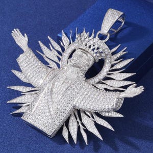 Custom Jewelry 925 Sterling Silver Hip Hop Crowned Jesus Pendant Necklaces, Iced Out Round Moissanite & CZ Diamond Bling, For Men&#39;s, 109.GM