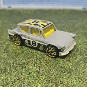 Hot Wheels Anglia 105E Gold 10 Spoke Wheels