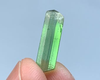 Naturlig grön turmalin i grov fasettkvalitet, från Afghanistan (5,10 karat)