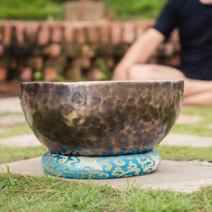 Large Full Moon Singing Bowl -  Handcrafted Tibetan Sound Healing Bowl for Meditation, Sound Bath, Chakra Balancing and Sound Therapy