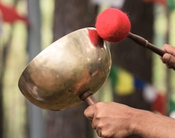 Cuenco tibetano con siete asas metálicas: Sanación sonora tibetana con mazo.