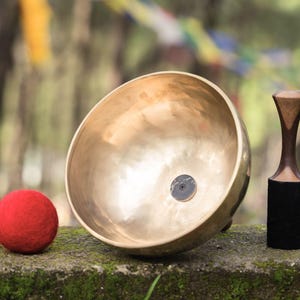 Seven Metal Handle Singing Bowl: Tibetan Sound Healing with Mallet