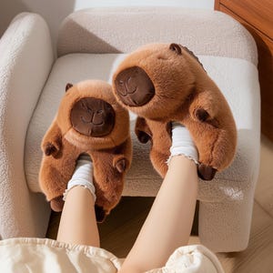 Capibara animal Slippers,Funny Animal Plush Slippers for Women,Fluffy Cozy Winter Indoor Shoes,Warm Kawaii Gift Idea,Warm Kawaii slide