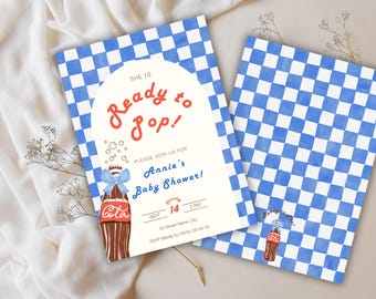 Puede incluir: Invitación a un baby shower con un patrón de cuadros azules y blancos. La invitación presenta el texto "Ready to Pop!" en escritura roja, junto con una ilustración de una botella de cola y los detalles del evento.