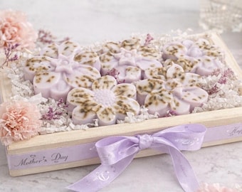 Saponi floreali alla lavanda fatti a mano / Set regalo botanico per spa, un trattamento di benessere.