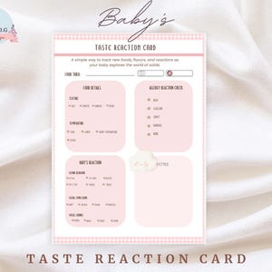 Puede incluir: Tarjeta de reacción gustativa para bebés en rosa y blanco, con el texto "Baby's" en cursiva. La tarjeta incluye secciones para detalles de alimentos, controles de reacciones alérgicas y reacciones del bebé. Las palabras "Taste Reaction Card" están en la parte inferior.