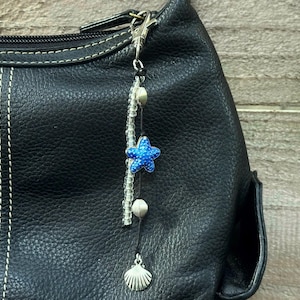 Dije para bolso con cuentas de estrella de mar azul