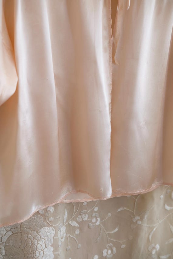 1940s Rayon Pink Bed Jacket with Puff Sleeves - image 8