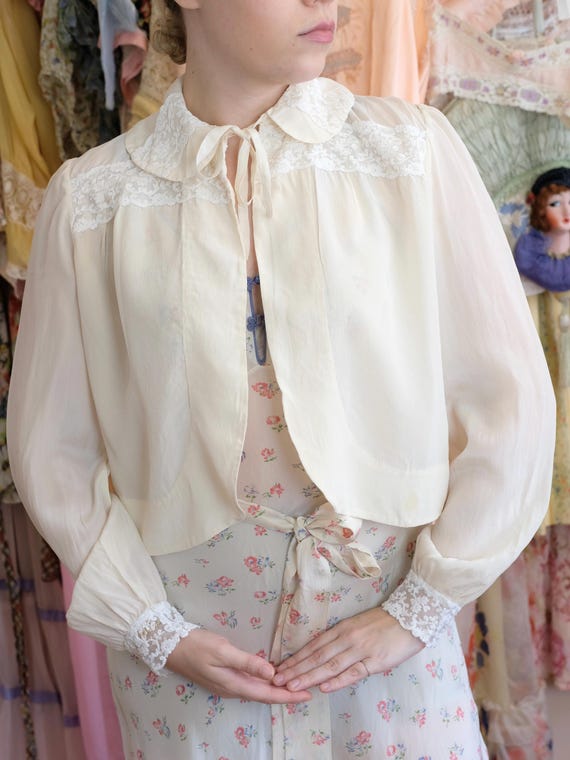 1930s Hand Stitched White Silk Bed Jacket