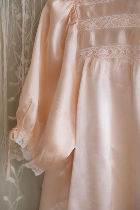 1940s Rayon Pink Bed Jacket with Puff Sleeves - image 5