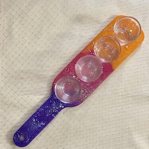 Epoxy Resin Shot Glass Paddle Set – 4 Shot Holder with Glasses – Bar Cart Decor, Mother’s Day & Groomsmen Gift