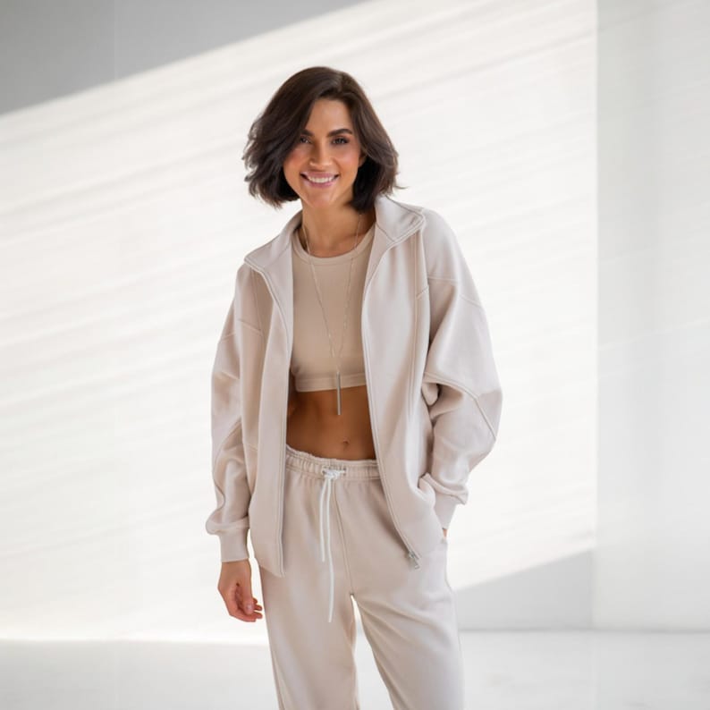 ✨Fabric - Peyne (3-thread loop)
90% Cotton, 10% Polyester
Does not pill, does not fade

📏Sizes: S, M, L, XL (please refer to the last photo for detailed measurements)

Set includes: Hoodie and Joggers

Step into ultimate comfort and style with this versatile women's tracksuit. This isn't just a set for lounging; it's a chic streetwear women set that's perfect for your everyday adventures.
