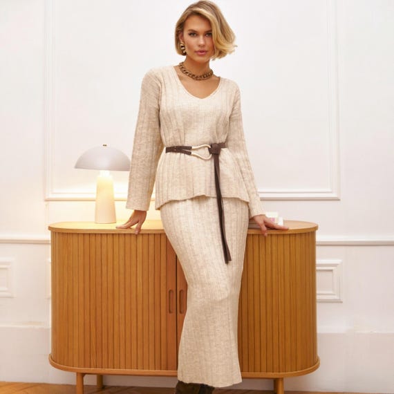 Fine Knit Suit: Free Style Jumper with V-neckline and Dropped Shoulders + Maxi Skirt with Elastic Band