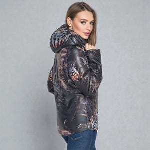 This white puffer jacket blends high-fashion botanical prints with functional design, keeping you comfortable in temperatures down to -5C.

Top Performance Specs
❄️ Insulation: Premium Biosilicone 120 mm for a light down jacket feel.
❄️ Weatherproof: Durable, waterproof raincoat fabric (100% polyester).
❄️ Closure: Unique voluminous diagonal zip puffer coat.
❄️ Collar: High stand-up style for wind protection.
❄️ Utility: Convenient slit pockets and decorative sleeve zippers.