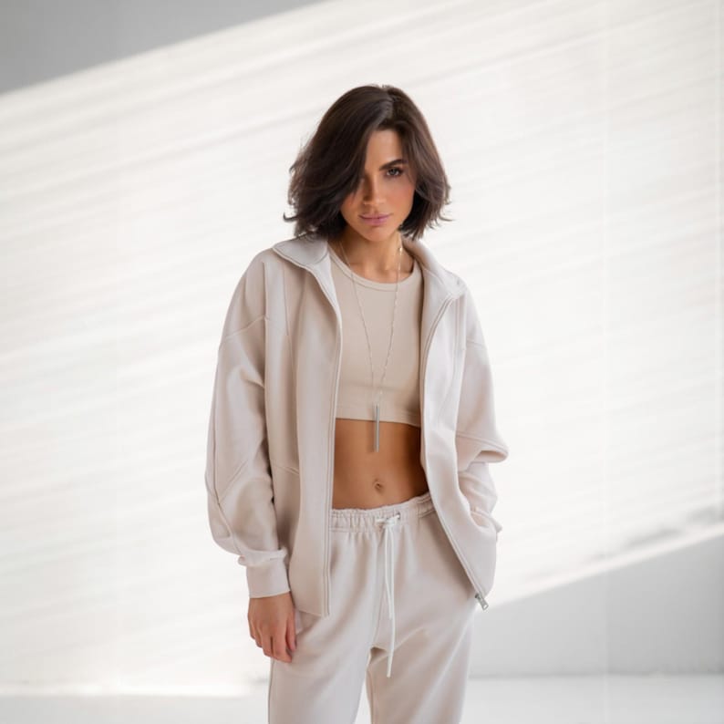 ✨Fabric - Peyne (3-thread loop)
90% Cotton, 10% Polyester
Does not pill, does not fade

📏Sizes: S, M, L, XL (please refer to the last photo for detailed measurements)

Set includes: Hoodie and Joggers

Step into ultimate comfort and style with this versatile women's tracksuit. This isn't just a set for lounging; it's a chic streetwear women set that's perfect for your everyday adventures.