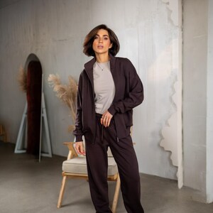 ✨Fabric - Peyne (3-thread loop)
90% Cotton, 10% Polyester
Does not pill, does not fade

📏Sizes: S, M, L, XL (please refer to the last photo for detailed measurements)

Set includes: Hoodie and Joggers

Step into ultimate comfort and style with this versatile women's tracksuit. This isn't just a set for lounging; it's a chic streetwear women set that's perfect for your everyday adventures.