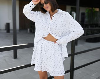 Muslin Summer Outfit: Women's High-Waist Shorts and Long Sleeve Shirt
