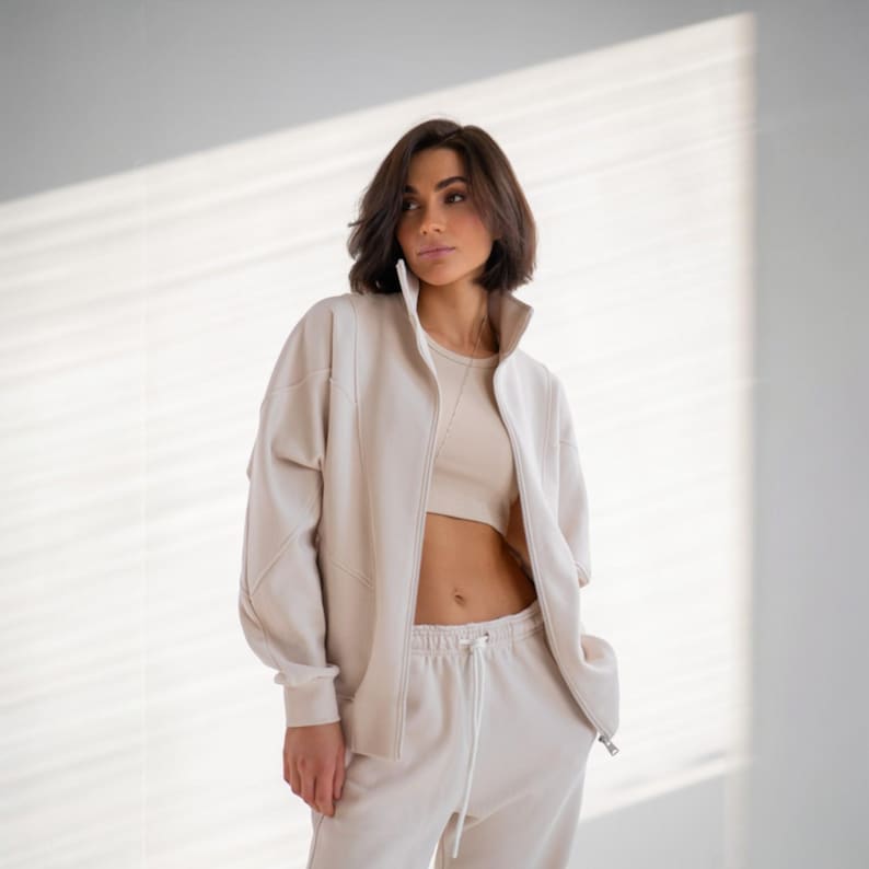 ✨Fabric - Peyne (3-thread loop)
90% Cotton, 10% Polyester
Does not pill, does not fade

📏Sizes: S, M, L, XL (please refer to the last photo for detailed measurements)

Set includes: Hoodie and Joggers

Step into ultimate comfort and style with this versatile women's tracksuit. This isn't just a set for lounging; it's a chic streetwear women set that's perfect for your everyday adventures.