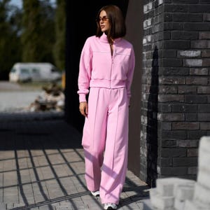 💫Effortless Style with Our Women's Two-Piece Set of Hoodie and Palazzo! 💫

✨Fabric - Peyne (3-thread loop)
90% Сotton, 10% polyester

Set includes: Hoodie and Palazzo pants

Step into the ultimate comfort and style with this versatile women's tracksuit. This isn't just a basic loungewear; it's a chic streetwear women set that's perfect for both relaxed days and running errands. This beautiful two-piece women set doubles as a cozy outfit and a fashionable statement piece.