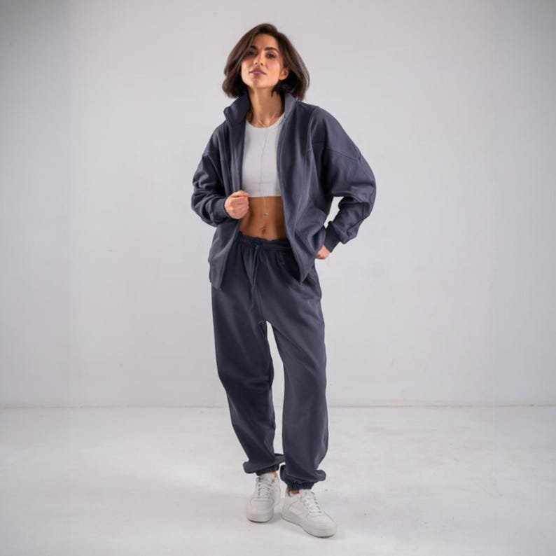 ✨Fabric - Peyne (3-thread loop)
90% Cotton, 10% Polyester
Does not pill, does not fade

📏Sizes: S, M, L, XL (please refer to the last photo for detailed measurements)

Set includes: Hoodie and Joggers

Step into ultimate comfort and style with this versatile women's tracksuit. This isn't just a set for lounging; it's a chic streetwear women set that's perfect for your everyday adventures.