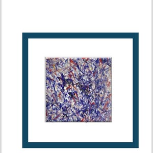 Puede incluir: Pintura abstracta con una composición dinámica de pinceladas azules, rojas y blancas. La obra de arte está enmarcada en un paspartú blanco y un marco azul oscuro, creando una estética moderna. La textura y la paleta de colores sugieren un estilo expresionista.