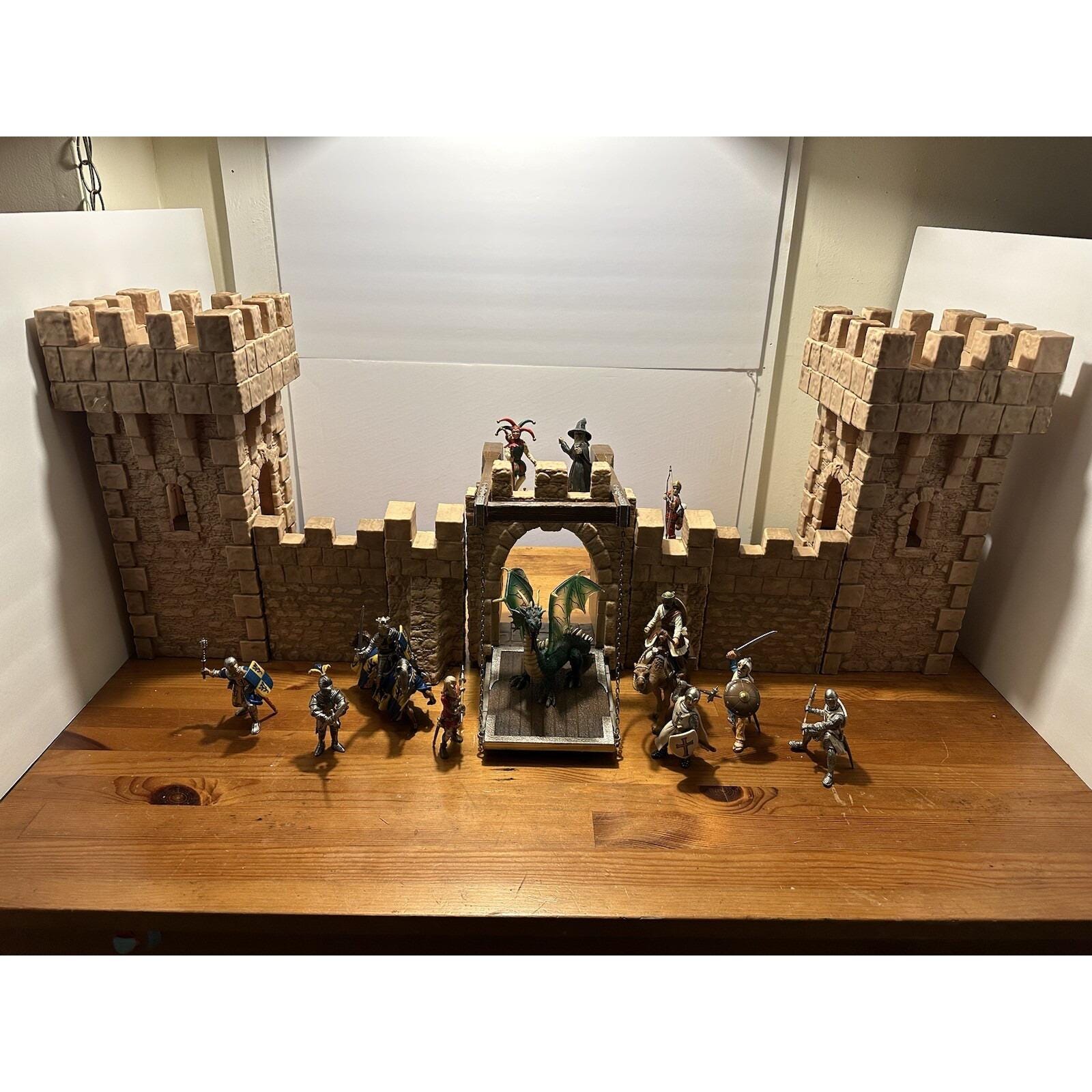 Schleich RETIRED 2004 Ritterburg Medieval Knights Castle Set