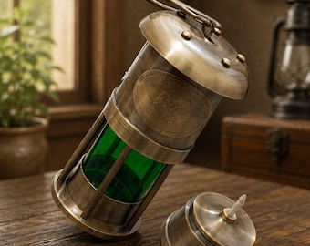 Vintage messing nautische lantaarn – groenglazen maritieme olielamp, rustiek decor