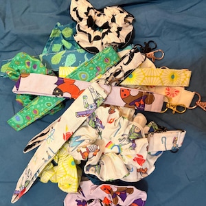 Adorable conjunto de coletero y pulsera hecho a mano a juego