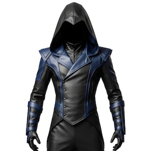 Peut inclure: Veste noire à capuche avec des détails bleus. La veste présente une coupe ajustée, une fermeture à boutons et un col montant. Les manches ont des détails bleus, et l'ensemble comprend des gants noirs.