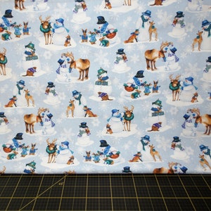 Henry Glass. Flurry Amigos. Muñeco de nieve y Critter Allover Blue