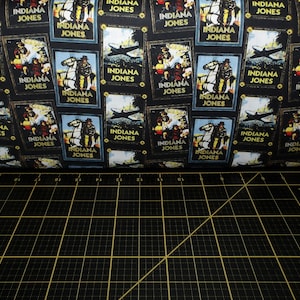 Camelot-stoffen. Indiana Jones. Adventure-kaartenstapel zwart