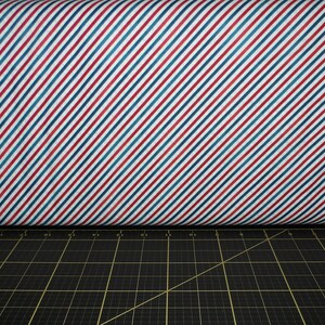 Blank Quilten. Hipster. Schräges Barber Stripe Rot - Retro Style Barbershop Stoff