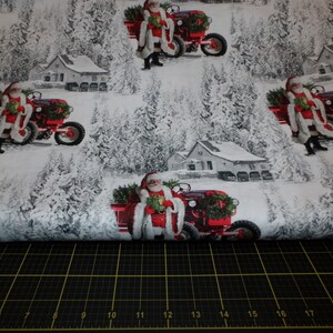 Northcott. Here Comes Santa. Santa Scenic White DIGITALLY PRINTED