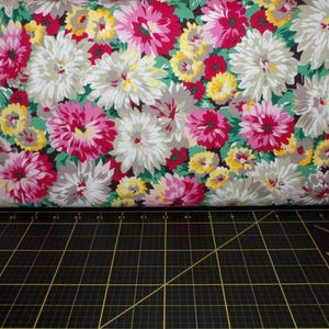 Free Spirit. Cottage Garden. Daisy Extravaganza Multi - Designed by Kaffe Fassett