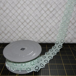 Flower Braid Lace, 40 mm - Mint - French Lace Galon op maat gesneden