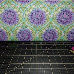 Free Spirit. Tula Pink. Untamed. Daisy and Confused Nova - Neon Ink