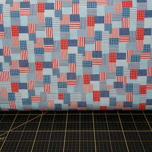 Pinsel Atelier. Vierter Juli. Stars & Stripes Rot/Blau - Quilt von Valor Fabrics