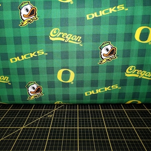 Sykel Enterprises. NCAA Oregon Ducks Buffalo Plaid Logo Toss