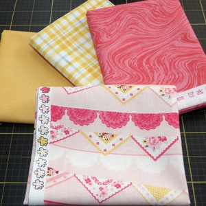 Pacchetto Fat Quarter vintage Daydream - Pacchetto FQ floreale rosa e senape a basso volume da 4 pezzi - 100% cotone