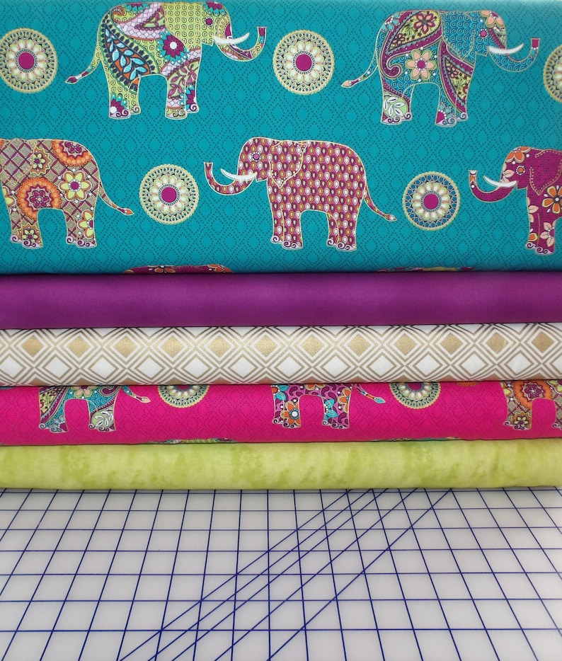 Paquete de cuartos de tela Return To Hope: 5 piezas de elefantes y licuadoras estilo Bali de Benartex, 100 % algodón con tinta dorada brillante. imagen 1