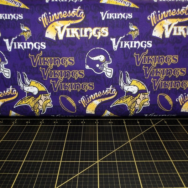 Fabric Traditions. NFL Minnesota Vikings Retro Print 44/45 inch