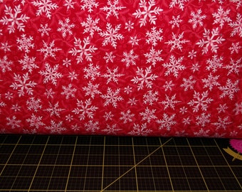 Henry Glass. Winter Elegance. Snowflakes Red FLANNEL