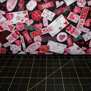 Kanvas. Sé mi gnomio. Tela negra con gnomos Love Letters de San Valentín