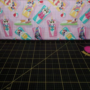 Paintbrush Studio. Divertimento al sole. Unicorno galleggiante rosa