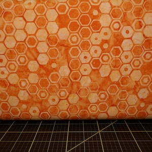 Banyan Batiks. Fahrt auf. Braun Honig BATIK