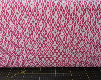 Robert Kaufman. Palm Canyon. Diamonds Pink - out of print Violet Craft fabric